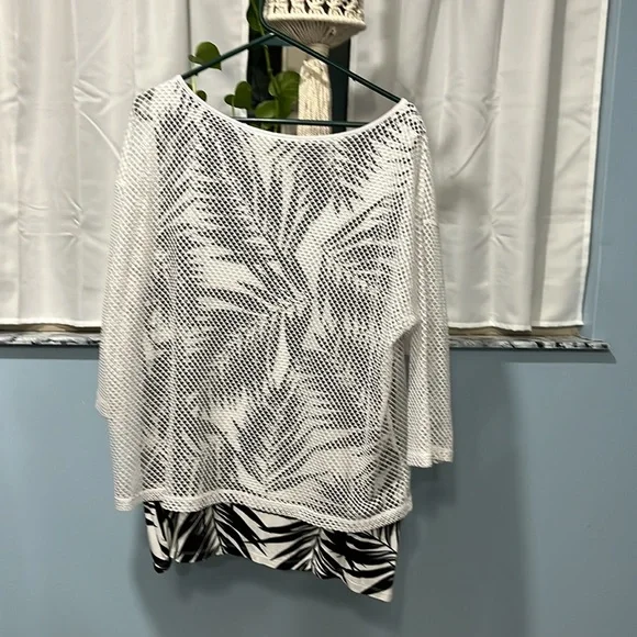 Ruby Rd. Tropical blouse - Picture 2 of 2